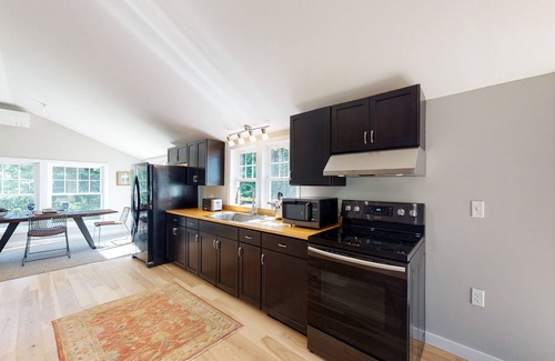 Waldoboro Apartment | Newly-built waterfront home with fast WiFi, furnished deck, & washer/dryer