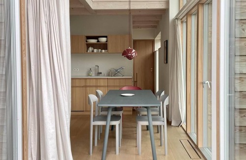 Ulsnis House | Newly built wooden house "Remise am Fährhaus" with unique architecture directly on the Schlei with jetty and bathing area for your well-deserved vacation in an absolute feel-good atmosphere, with a huge garden area and old trees