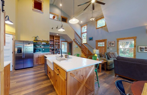 Neskowin House | Newly constructed home with firepit & large deck - walk to the beach & golf