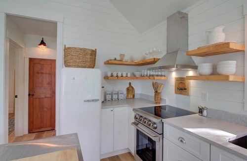 Grand Isle House | Newly Constructed Island Cottage with Lake Views