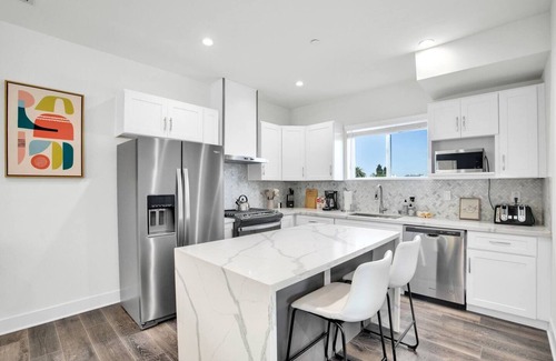 Historic Filipinotown House | Newly constructed, luxury furnishings beautiful condo near Downtown & Hollywood