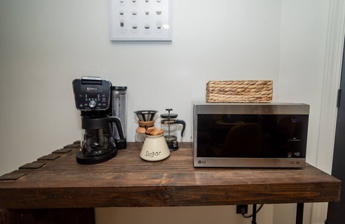 Grandview House | Newly cozy-1Bed Basement Apartment