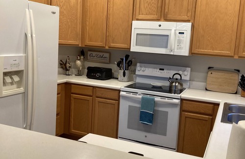 Mesa Condo | Newly decorated 2 bedroom, 2 bath condo with 2 heated community pools.
