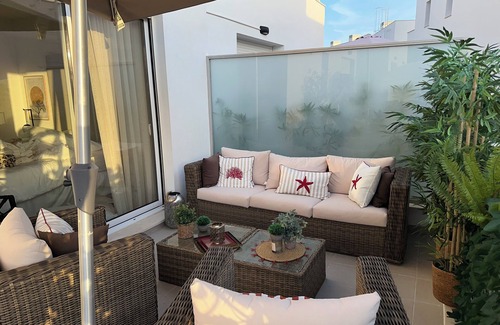 Marbella Apartment | Newly decorated apartment with sea views & 7min drive from the beach