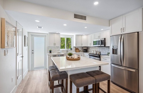 Key Largo House | Newly decorated townhouse, saltwater lagoon views, 2 pools, tennis courts