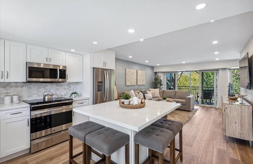 Key Largo House | Newly decorated townhouse, saltwater lagoon views, 2 pools, tennis courts