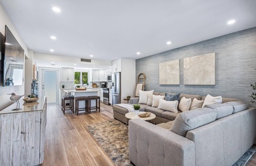 Key Largo House | Newly decorated townhouse, saltwater lagoon views, 2 pools, tennis courts