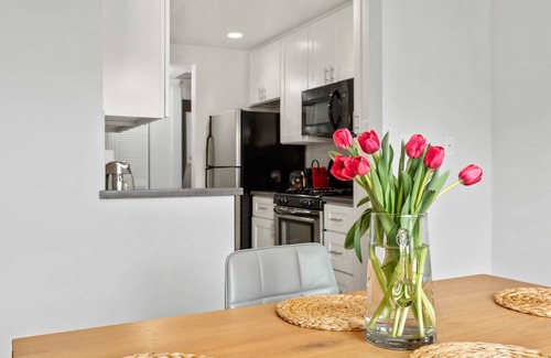 Sawtelle Condo | Newly Designed Home Near Los Angeles Landmarks