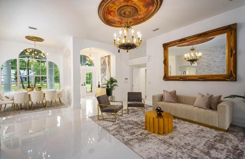 Hunt Club Villa | Newly Designed Renovated Luxe 8 BR Heated Pool