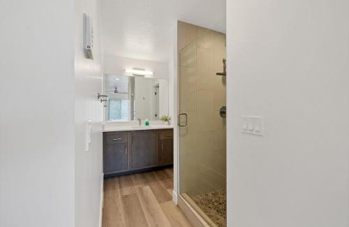 St. George House | Newly furnished 5BD 4BA Townhome The Vue 30