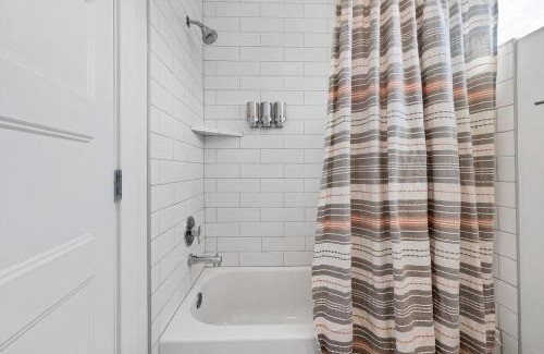 St. George House | Newly furnished 5BD 4BA Townhome The Vue 30
