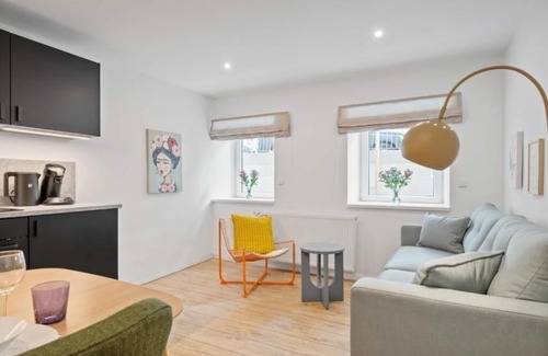 Eimsbuettel Apartment | Newly furnished apartment for up to 5 people