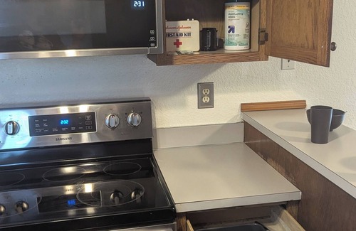 Lacey House | Newly furnished house near Nisqually/JBLM/Oly-3 bed-WiFi -covered deck- pets ok