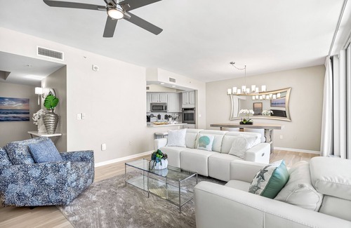 Destin Condo | Newly furnished Silver Beach Towers condo on the beach