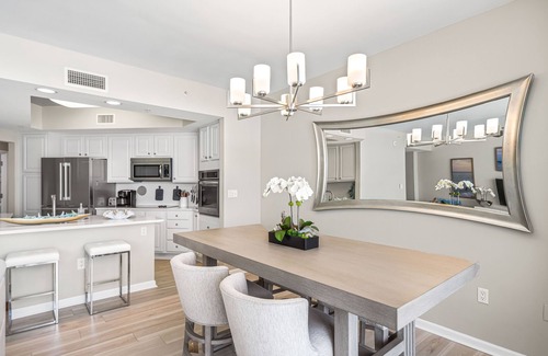 Destin Condo | Newly furnished Silver Beach Towers condo on the beach