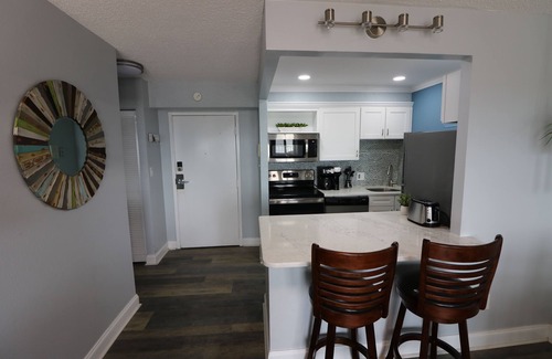 Northeast Virginia Beach Condo | Newly Furnished 7th Floor Oceanfront Condo on the Boardwalk w/Pool