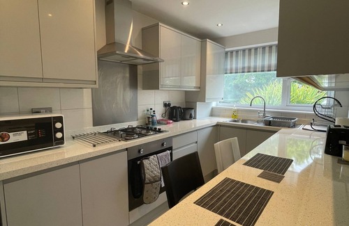 Redbridge Apartment | Newly Launched ✯ Stylish Flat ✯ Chigwell ✯ London✯
