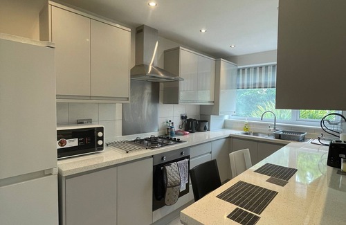 Redbridge Apartment | Newly Launched ✯ Stylish Flat ✯ Chigwell ✯ London✯