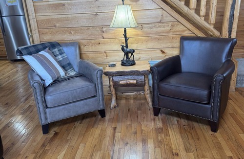 Gatlinburg - Pigeon Forge Cabin | Newly Listed Cabin: Cozy up by the fireplace