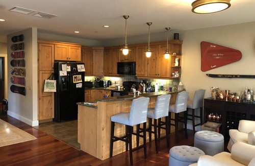 Stratton Mountain Condo | Newly listed! Mountain view condo. Walk to village, shopping and lifts!