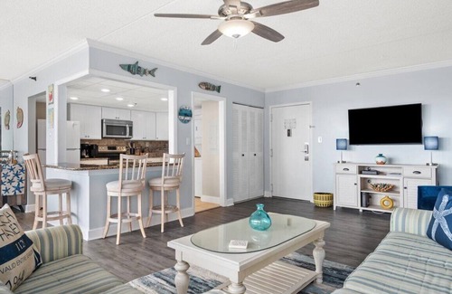 North Ocean City Condo | Newly Listed - New Floors/Paint/Decorations and Indoor Pool!