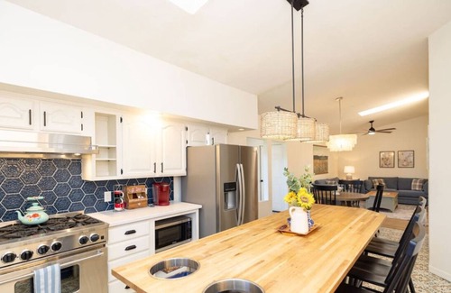 Nob Hill House | *Newly Listed *Sleeps 14 *Playhouse *WI-FI