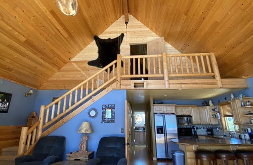 Cle Elum House | NEWLY OPEN LABOR DAY WKND - beachside 2 night min that wknd. Best value & view