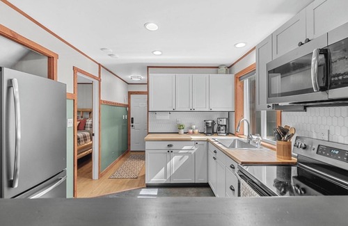 Leavenworth Cabin | Newly owned Cabin w/private hot tub, A/C & covered deck - Dog Friendly!