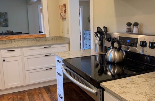 Sequim House | Newly refinished two-bedroom house with an elegant rustic look on the waterfront