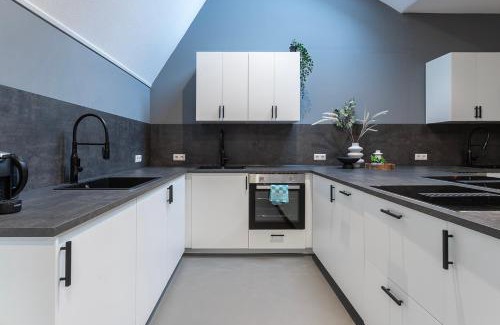 Oss House | Newly Refreshed Weaving Mill Stay Free Parking