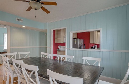 Crescent Beach House | Newly Refurbished - Beach House with pool & hot tub +Free Attraction Tickets!