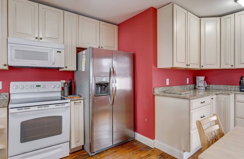 Crescent Beach House | Newly Refurbished - Beach House with pool & hot tub +Free Attraction Tickets!