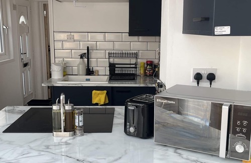 Selhurst Apartment | Newly refurbished 1-Bed Apartment in Croydon SE25