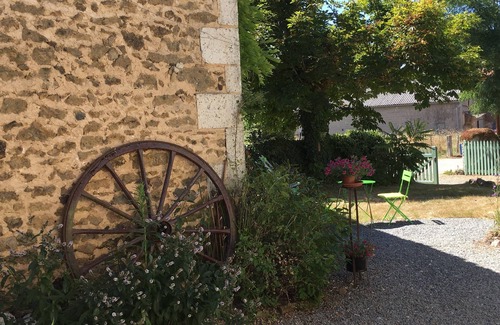 Videix Cottage | Newly refurbished 1 bedroom detached cottage close to Leisure Lakes and Chateau