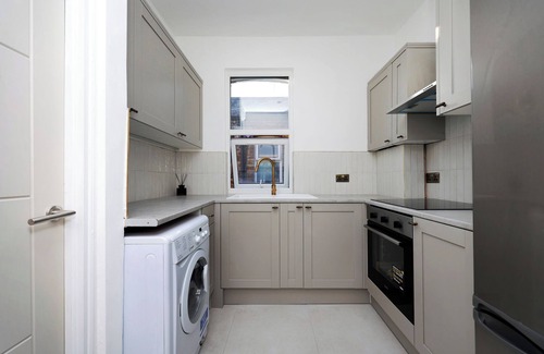 Lea Bridge Apartment | Newly refurbished 2 bedroom apartment in trendy Leyton