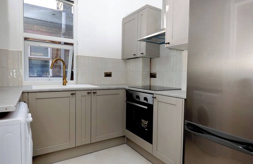 Lea Bridge Apartment | Newly refurbished 2 bedroom apartment in trendy Leyton