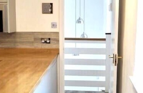 New Forest District Apartment | Newly refurbished 2 bed 18th Century duplex in the heart of beautiful Lymington