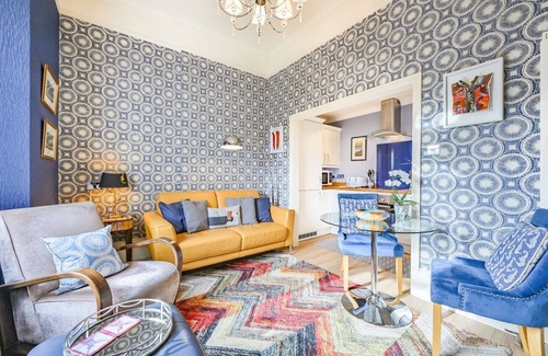 Torquay Apartment | Newly refurbished apartment with romantic tower bedroom close to all amenities.