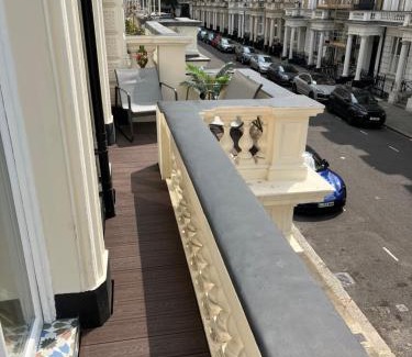 Pembridge Apartment | Newly refurbished- Awesome very central flat in famous Notting Hill with a balcony
