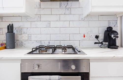 Thames House | Newly refurbished charming 3-Bed House in Barking