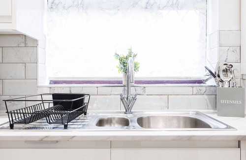 Thames House | Newly refurbished charming 3-Bed House in Barking