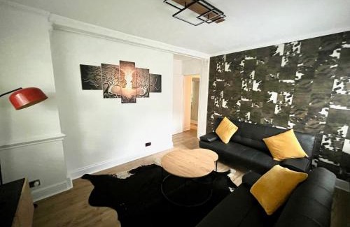 Clapham Apartment | Newly refurbished ,chic, attractive 3 bedroom flat