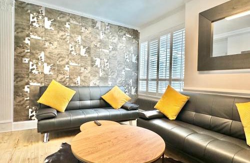 Clapham Apartment | Newly refurbished ,chic, attractive 3 bedroom flat