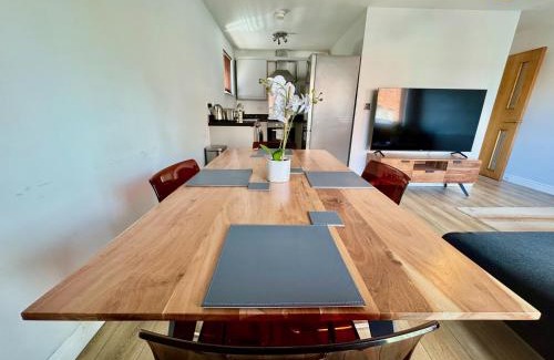 Belfast Apartment | Newly refurbished! Eastside Escape - Conveniently located with fantastic local transport links