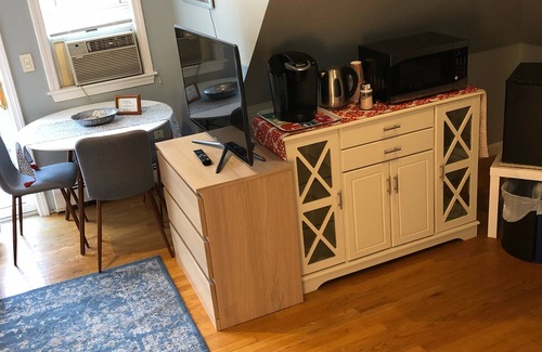 Watertown Apartment | Newly refurbished, Sunny bright In-law suite.15 minute easy drive to Boston