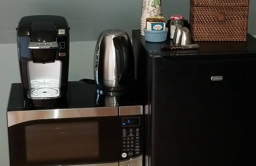 Watertown Apartment | Newly refurbished, Sunny bright In-law suite.15 minute easy drive to Boston
