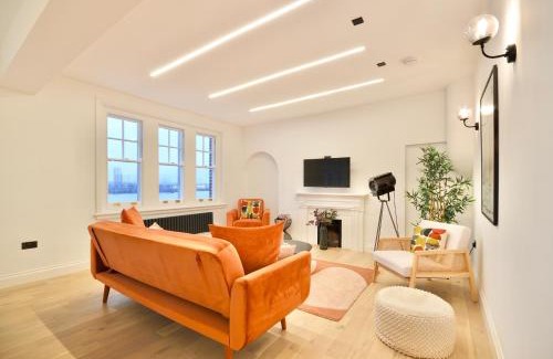 Canary Wharf Apartment | Newly Refurbished w/River Views