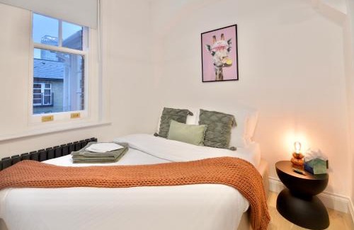 Canary Wharf Apartment | Newly Refurbished w/River Views