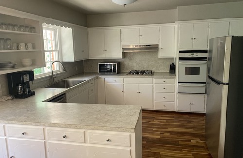 Stillwater House | Newly Remodel - 1 Mile to Stadium-Sleeps 8
