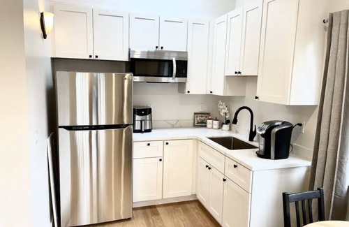 Lakeshore House | Newly Remodel Guest Suite-Separate Entrance